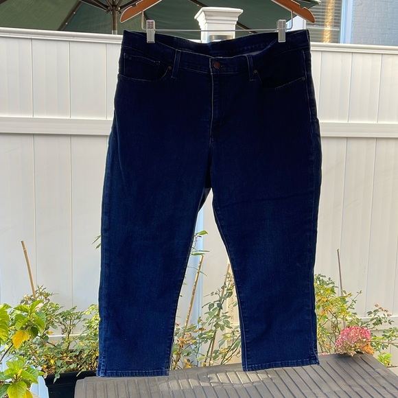 Women’s Levi’s Cropped Blue Jeans Size 16 - Picture 2 of 16
